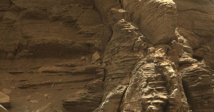 Curiosity schickt Fotos vom Mars